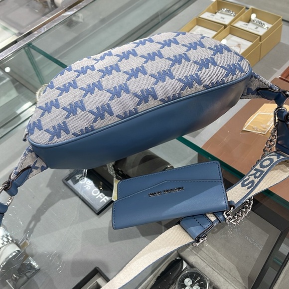 MICHAEL KORS
Maisie Large Logo 2-in-1 Sling Waist Fanny Pack Crossbody 
Denim - Picture 14 of 16